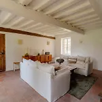 Manoir Normand Du 17e Siècle Avec Piscine Chauffée Chambord (Eure)