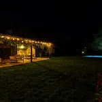 Manoir Normand Du 17e Siècle Avec Piscine Chauffée Chambord (Eure)