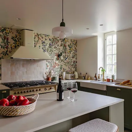 Willa Manoir Normand Du 17e Siecle Avec Piscine Chauffee Chambord (Eure)