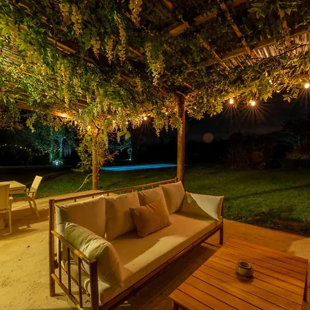 Villa Manoir Normand Du 17e Siecle Avec Piscine Chauffee Chambord (Eure)