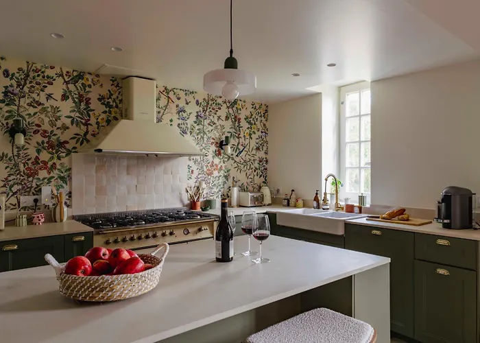 Willa Manoir Normand Du 17e Siecle Avec Piscine Chauffee Chambord (Eure)