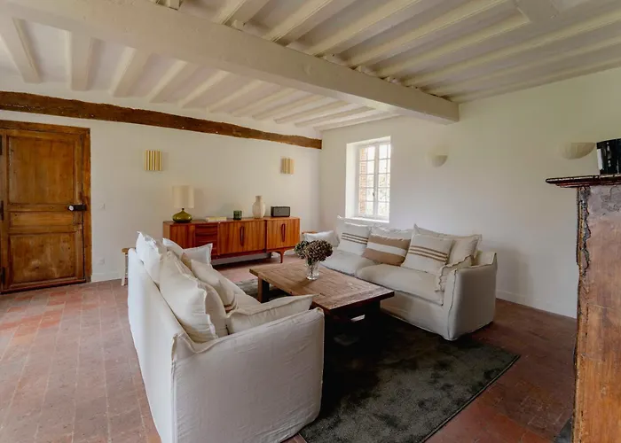 Manoir Normand Du 17e Siecle Avec Piscine Chauffee Chambord (Eure)