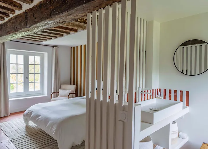 Manoir Normand Du 17e Siecle Avec Piscine Chauffee * Chambord (Eure)