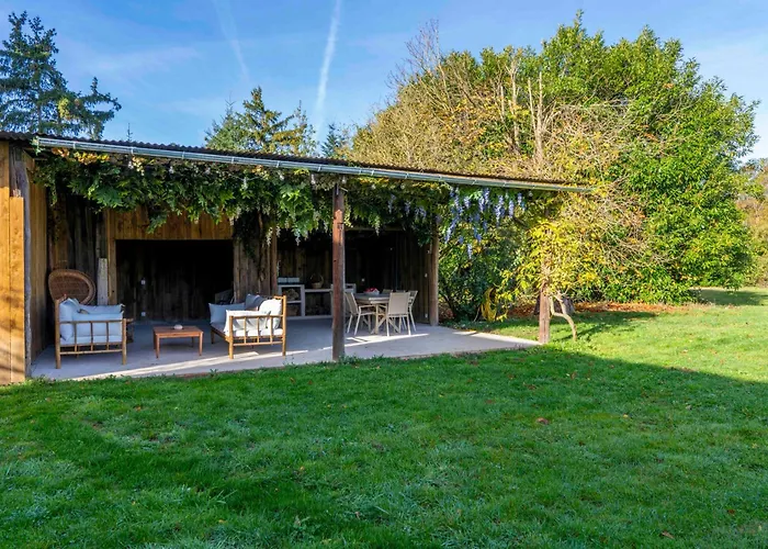 Manoir Normand Du 17e Siecle Avec Piscine Chauffee Willa Chambord (Eure)
