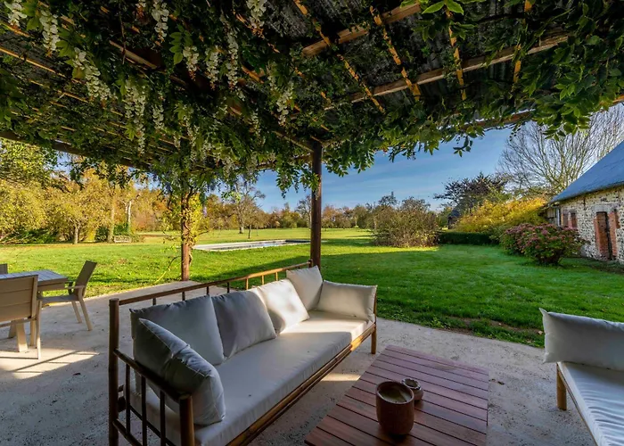 Willa Manoir Normand Du 17e Siecle Avec Piscine Chauffee Chambord (Eure)