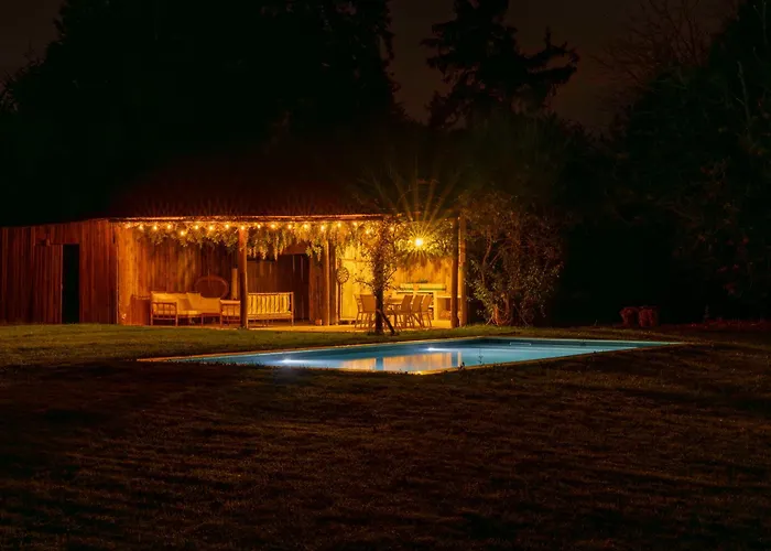 Villa Manoir Normand Du 17e Siecle Avec Piscine Chauffee Chambord (Eure)