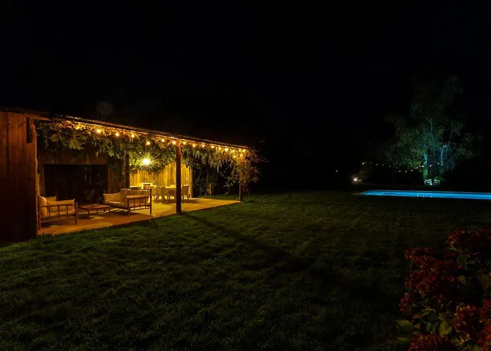 Manoir Normand Du 17e Siecle Avec Piscine Chauffee Chambord (Eure)